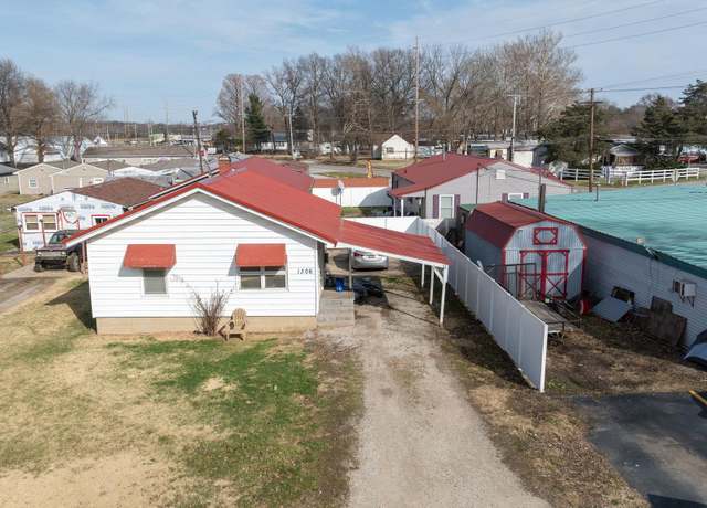 Property at 1306 N Milton Ave, Springfield, IL 62702, 1 bed, 1 bath