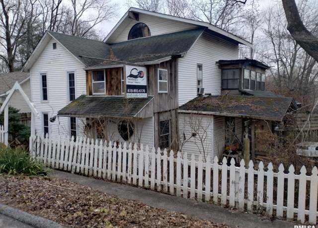 Property at 203 E Ash St, Cobden, IL 62920, 3 beds, 2 baths
