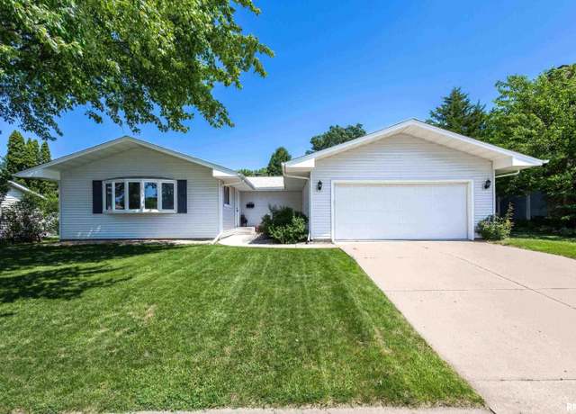 Property at 3413 35th Ave, Moline, IL 61265, 4 beds, 2 baths