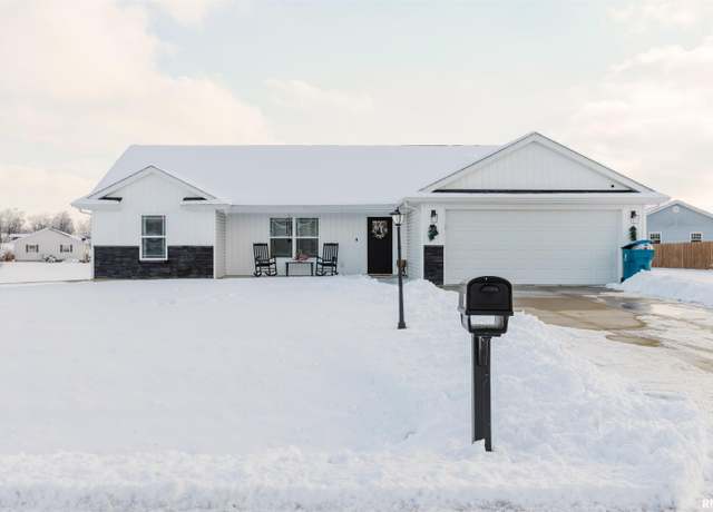 Property at 721 W 15th St, Johnston City, IL 62951, 3 beds, 2 baths