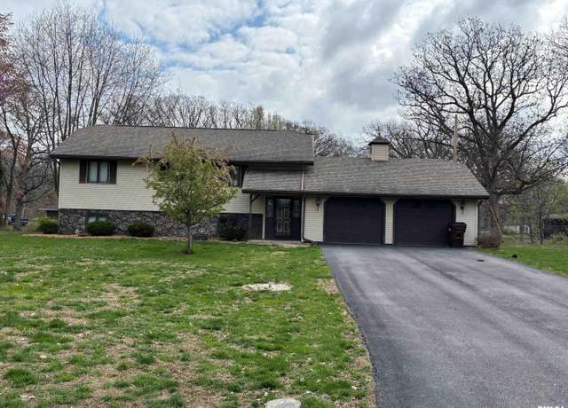 Property at 1207 Roosevelt Rd, Taylorville, IL 62568, 4 beds, 2 baths