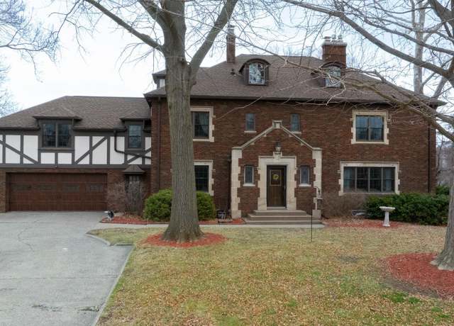 Property at 1400 8th Avenue South, Clinton, IA 52732, 6 beds, 4.5 baths