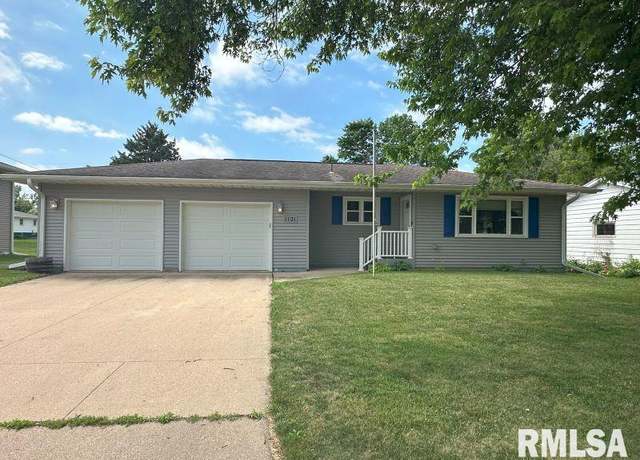 Property at 1121 15th St, De Witt, IA 52742, 4 beds, 2 baths