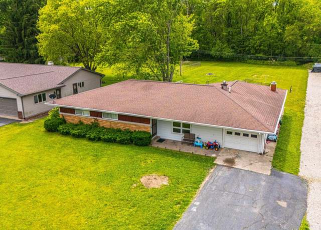 Property at 1873 1250th Ave, Lincoln, IL 62656, 3 beds, 2 baths
