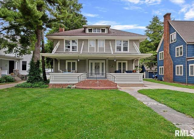 Property at 1188 W College Ave, Jacksonville, IL 62650, 4 beds, 2.5 baths