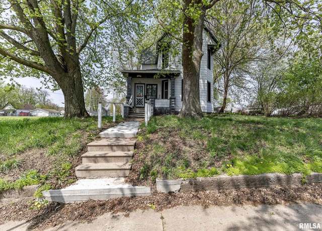 Property at 2362 Wallace St, Clinton, IA 52732, 4 beds, 2 baths