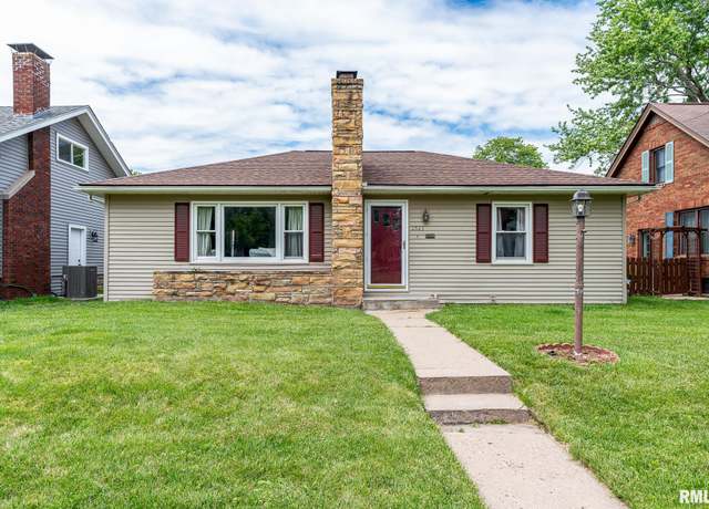 Property at 2523 29th St, Moline, IL 61265, 2 beds, 1 bath