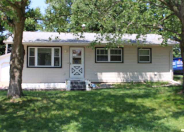 Property at 6710 Ridge Dr, Davenport, IA 52806, 3 beds, 1 bath