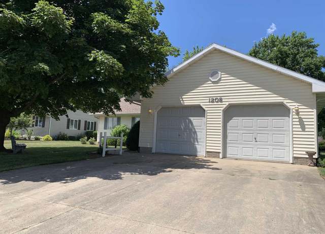 Property at 1208 Sherwood Eddy Dr, Jacksonville, IL 62650, 3 beds, 3 baths
