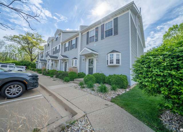 Property at 3314 W King James Rd, Peoria, IL 61615, 3 beds, 2.5 baths