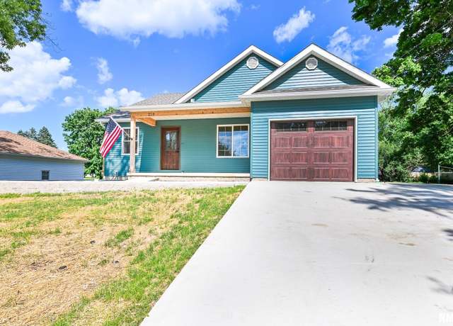 Property at 215 S Pleasant Hill Rd, East Peoria, IL 61611, 3 beds, 2 baths