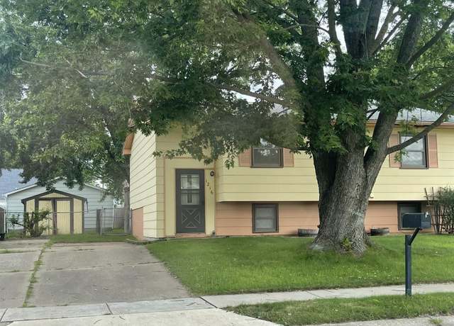 Property at 1216 N Blanchard St, Davenport, IA 52804, 4 beds, 1 bath