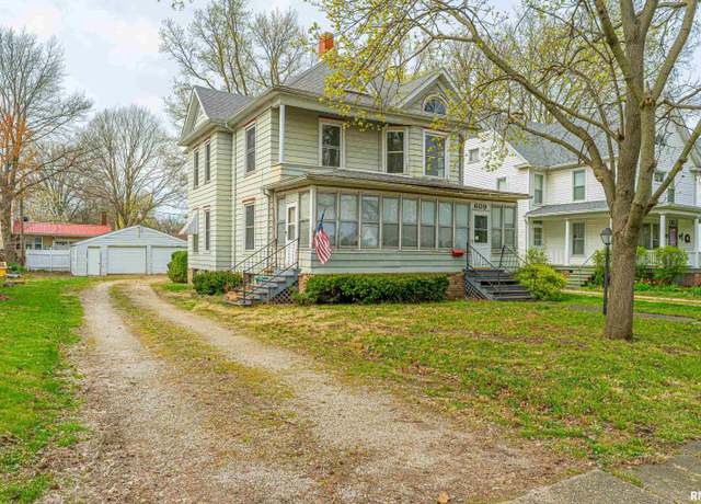 Property at 609 College Ave, Lincoln, IL 62656, 4 beds, 2 baths