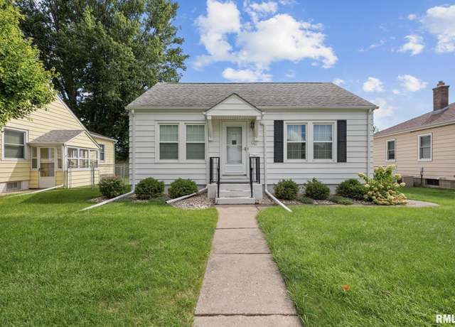 Property at 1037 Holmes St, Bettendorf, IA 52722, 2 beds, 1 bath