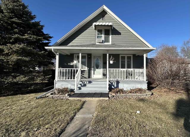 Property at 1004 E Pierce St, Macomb, IL 61455, 2 beds, 2 baths
