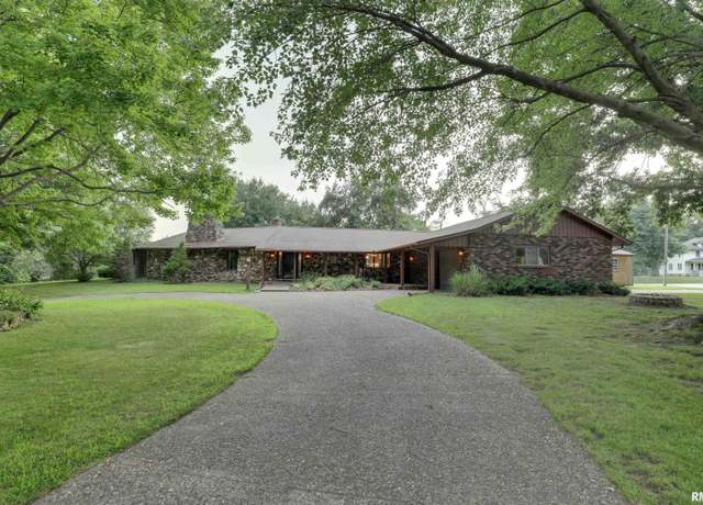 Property at 1220 Springdale Dr S, Quincy, IL 62305, 3 beds, 2.5 baths