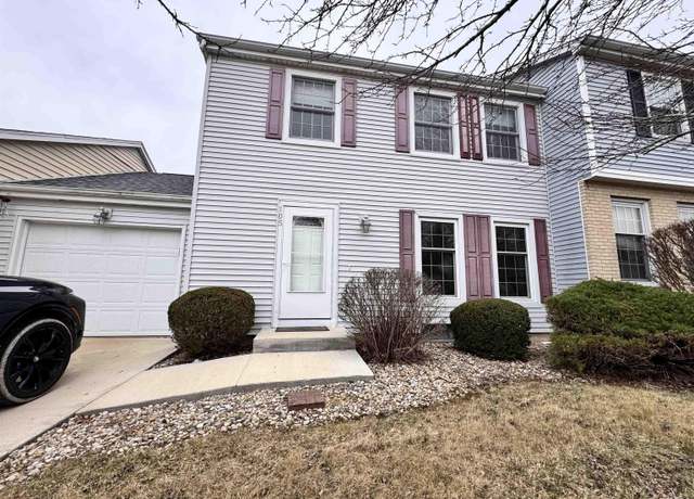 Property at 105 Arlington Dr, Macomb, IL 61455, 3 beds, 2.5 baths