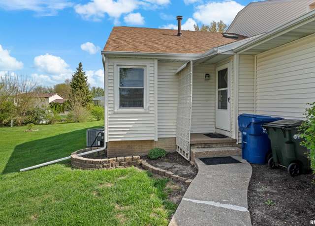 Property at 4208 Grove Ct, Davenport, IA 52804, 2 beds, 2 baths
