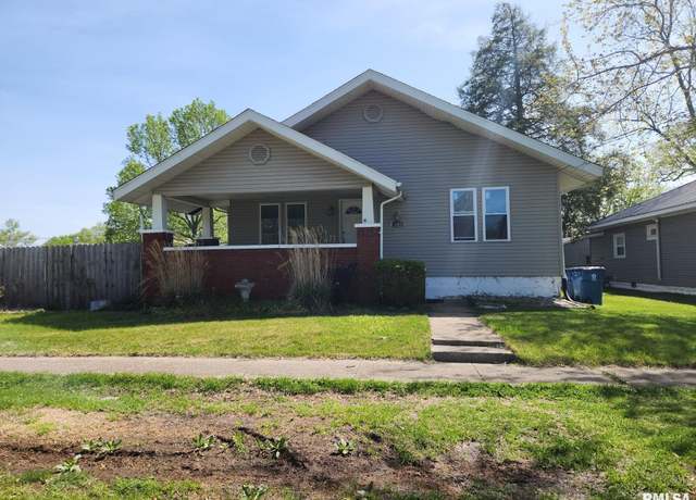 Property at 608 S Thomas St, Christopher, IL 62822, 3 beds, 1 bath