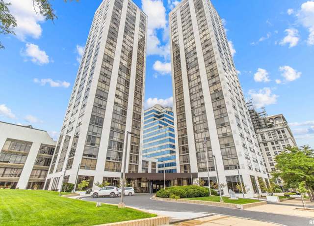 Property at 123 SW Jefferson St Unit E10C, Peoria, IL 61602, 2 beds, 2 baths