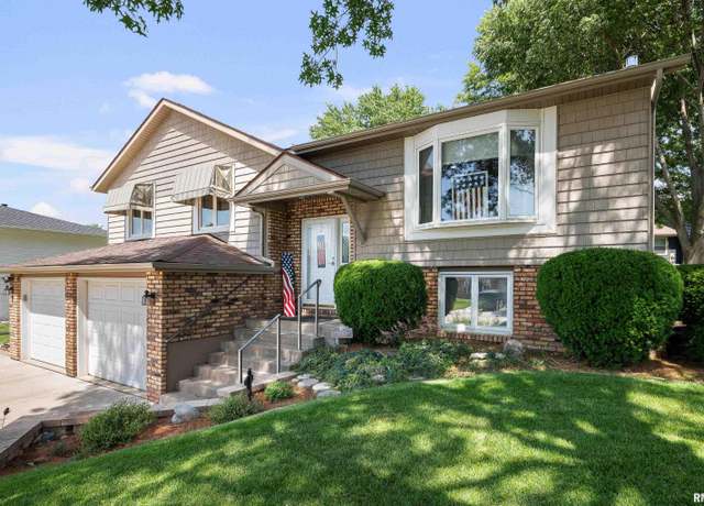 Property at 2503 Emerald Dr, Davenport, IA 52804, 4 beds, 3 baths