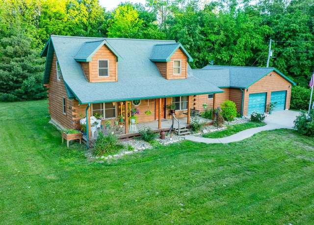 Property at 2061 N 425th St, Vandalia, IL 62471, 3 beds, 2 baths