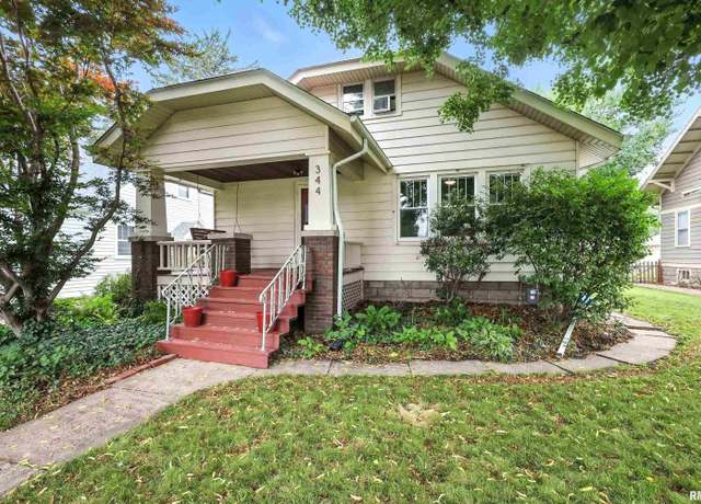 Property at 344 W Garfield St, Davenport, IA 52803, 3 beds, 1 bath