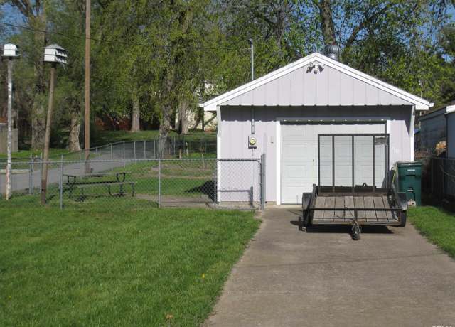 Property at 1122 N 4th St, Quincy, IL 62301