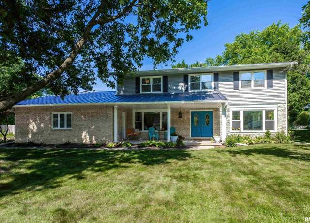 Property at 18 Estate Ct, Bettendorf, IA 52722, 4 beds, 3 baths