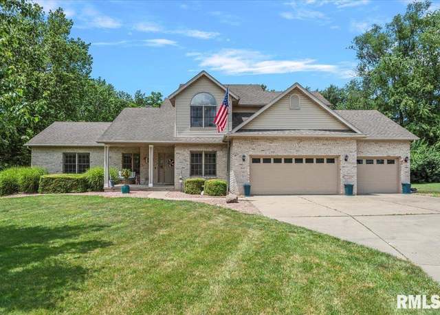 Property at 345 Country Towne Rd, Springfield, IL 62712, 3 beds, 2.5 baths