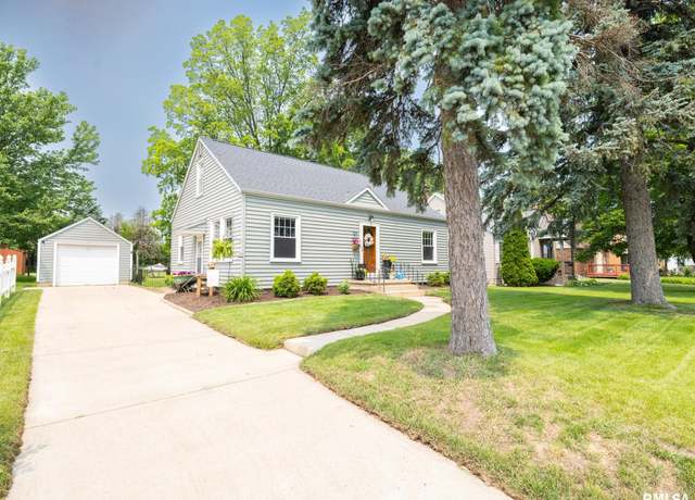 Property at 106 Bondurant St, Washington, IL 61571, 3 beds, 1.5 baths