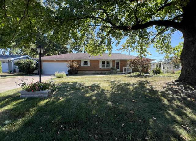 Property at 6106 N Knoll Aire Dr, Peoria, IL 61614, 3 beds, 1.5 baths
