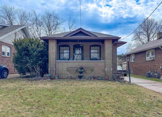 Property at 810 W Hanssler Pl, Peoria, IL 61604, 2 beds, 1 bath