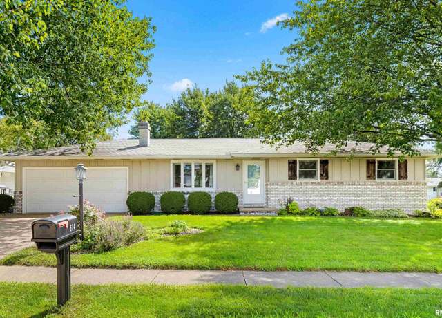 Property at 524 N Ohio St, Morton, IL 61550, 4 beds, 2.5 baths