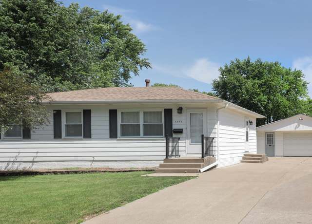 Property at 3536 W Hayes St, Davenport, IA 52804, 3 beds, 2 baths