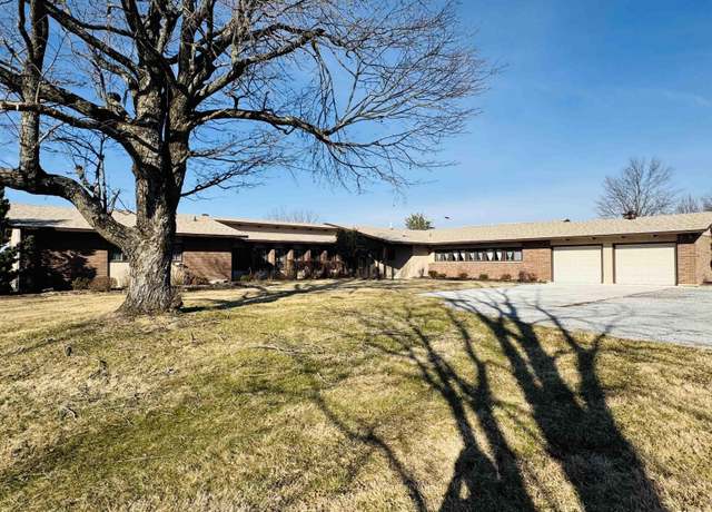 Property at 800 S Green St, Anna, IL 62906-0000, 3 beds, 4 baths