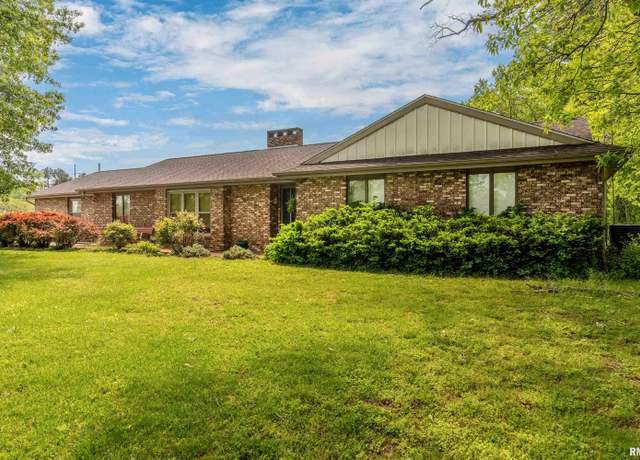 Property at 1881 Russell Rd, West Frankfort, IL 62896, 3 beds, 2 baths