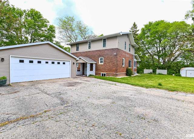 Property at 112 Pekin Ave, East Peoria, IL 61611, 3 beds, 1.5 baths