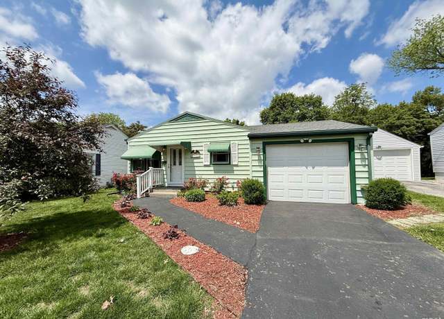 Property at 10 Blackhawk Hills Ct, Rock Island, IL 61201, 3 beds, 2 baths