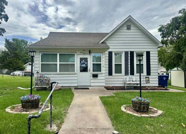 Property at 3011 Cleveland St, Clinton, IA 52732, 3 beds, 1 bath