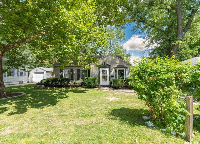 Property at 327 W Barrington Rd, Peoria, IL 61614, 3 beds, 1 bath