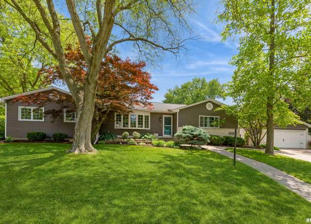Property at 2507 45th St, Rock Island, IL 61201, 3 beds, 3 baths