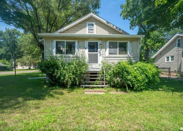Property at 1201 Meadow Ave, East Peoria, IL 61611, 2 beds, 1 bath