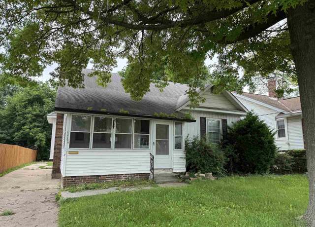 Property at 1210 W Macqueen Ave, Peoria, IL 61604, 3 beds, 2 baths