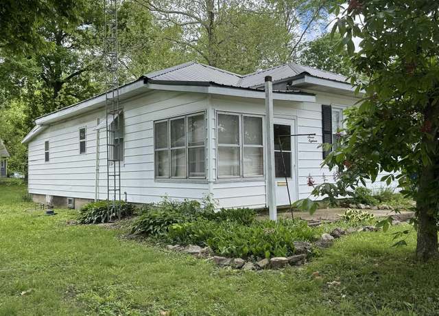 Property at 718 E Burkett St, Benton, IL 62812, 2 beds, 1 bath