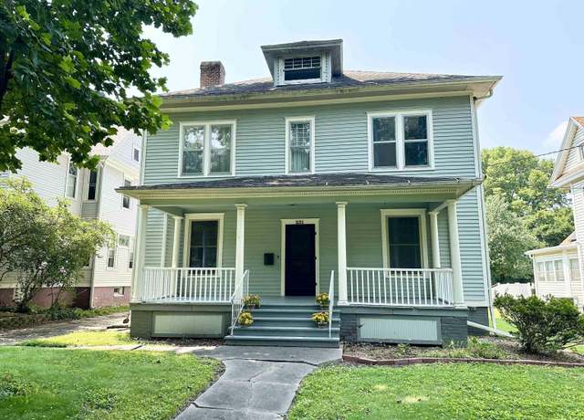Property at 231 N Webster Ave, Jacksonville, IL 62650, 3 beds, 1.5 baths
