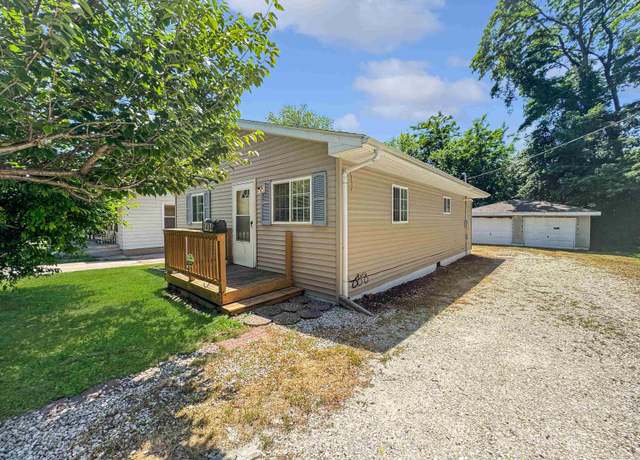 Property at 1404 E Richwoods Blvd, Peoria, IL 61603, 2 beds, 1 bath