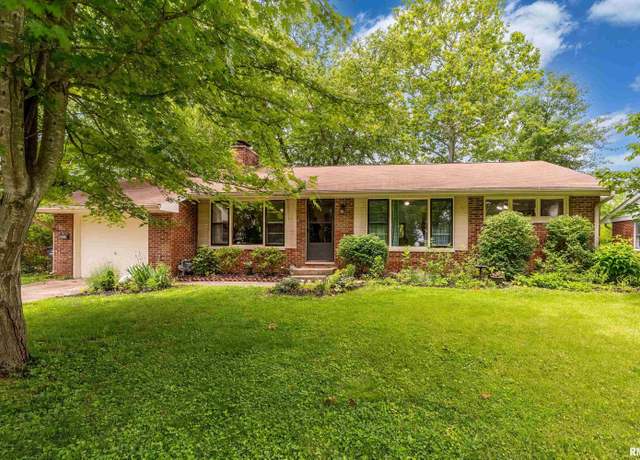 Property at 1002 S Skyline Dr, Carbondale, IL 62901, 3 beds, 2 baths