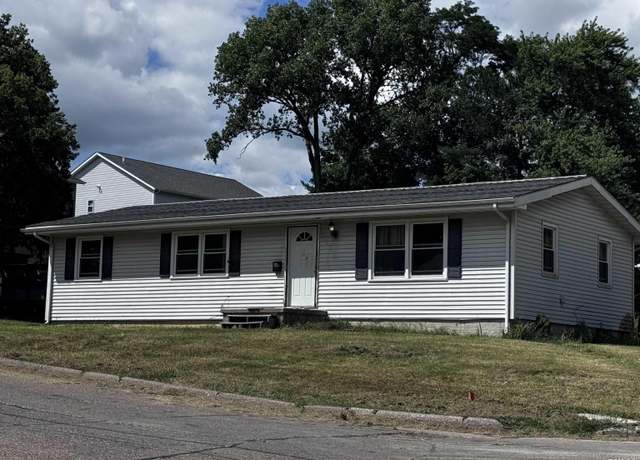Property at 1820 E 16th St, Davenport, IA 52803, 3 beds, 1.5 baths