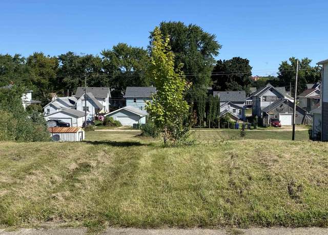 Property at 618 8th Avenue South, Clinton, IA 52732